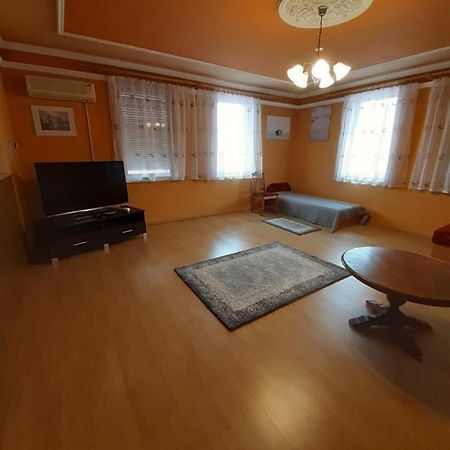 Gabor Pal 1 Apartman 1 Szoba Dunafoldvar Eksteriør billede
