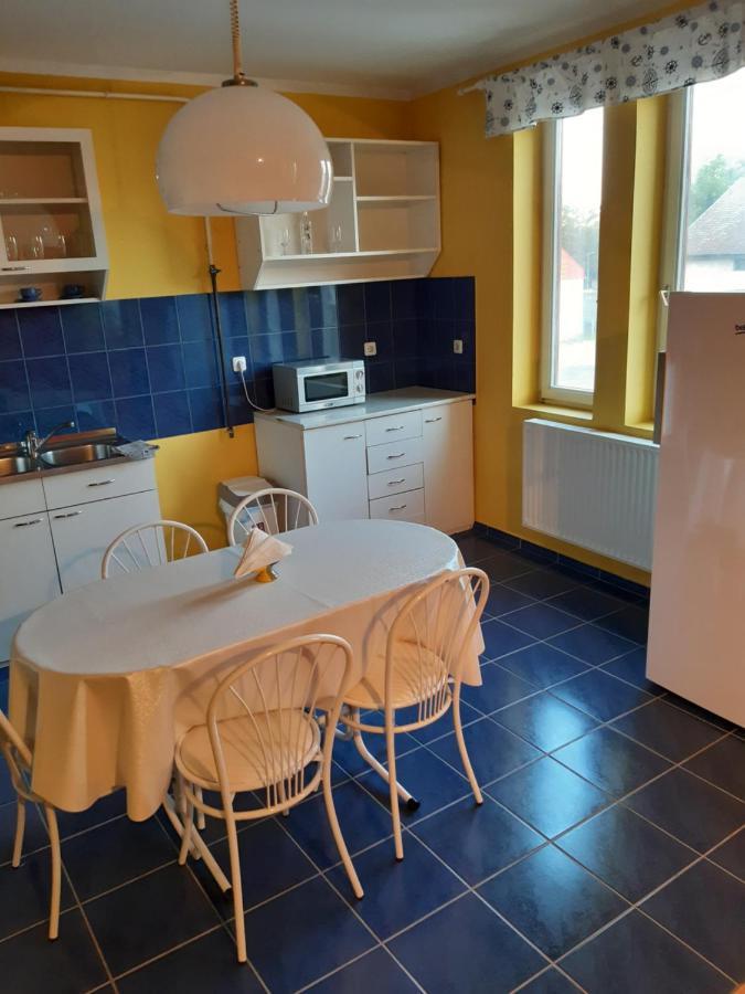 Gabor Pal 1 Apartman 1 Szoba Dunafoldvar Eksteriør billede