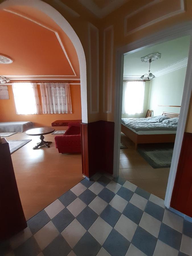 Gabor Pal 1 Apartman 1 Szoba Dunafoldvar Eksteriør billede